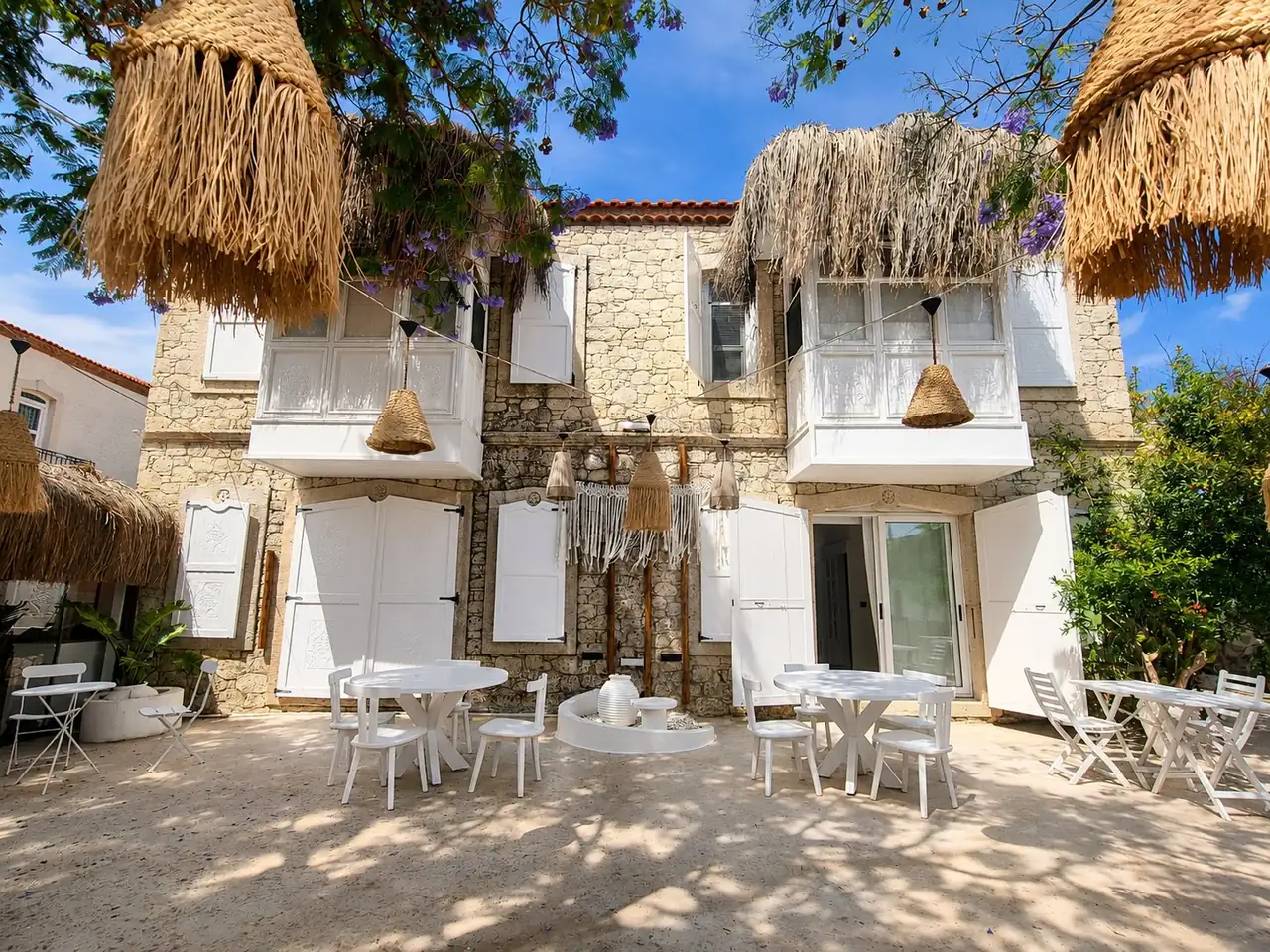 Sante Alaçatı Hotel ana avlu cephesi